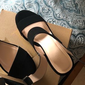 Black Wedge heels sandals the Suede material.